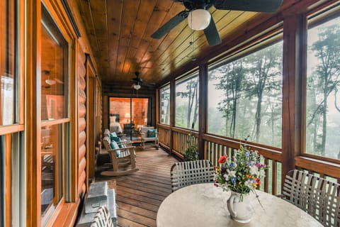 Elevated screened in porch with mountain views and dining table for 4