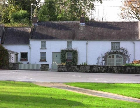 Garrykennedy Cottage