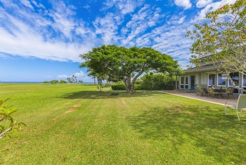 Step right outside to the Makai Golf Course for a truly unique backyard setting.