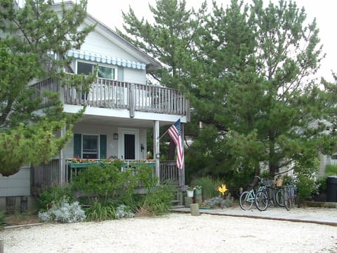 Traditional beach house: bikes, flags and flowers.