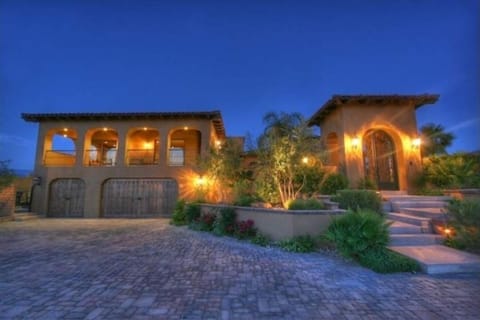 RV Friendly Parking with Large Garage Parking Area