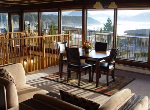 Take in Beautiful Views from the Breakfast Nook/Casual Dining area