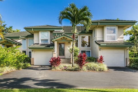 Discover Ku'u Lei Villa, your Hawaii home away from home, where comfort and island charm await.