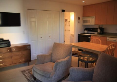 Living area | Smart TV, stereo