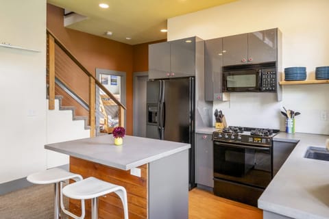 You have a kitchen, but with all the amazing restaurants within walking distance, you may not even cook!