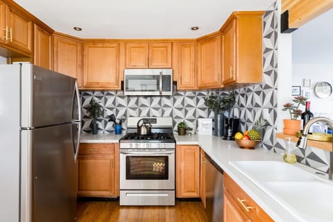 Fully equipped kitchen.