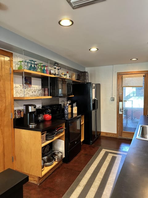 Fridge, microwave, dishwasher, coffee/tea maker