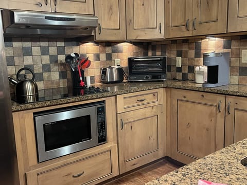 The electric cooktop and convection/microwave oven