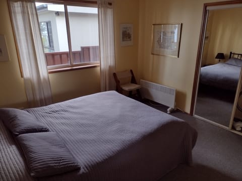3 bedrooms, desk, iron/ironing board, wheelchair access