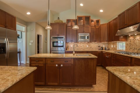 Fully Equipped Gourmet Kitchen! 