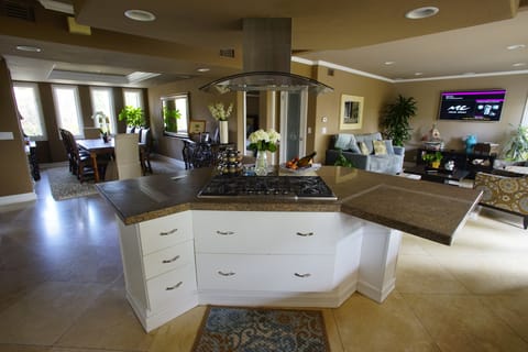 Kitchen & Family Room