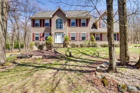 Albrightsville Vacation Rental | 4BR | 2.5BA | 2,500 Sq Ft | Stairs Required