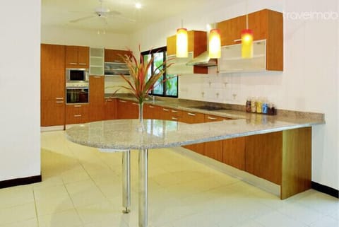 Dining tables, kitchen islands