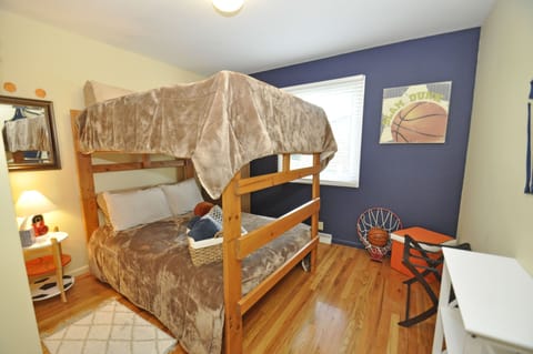 4 bedrooms, iron/ironing board, travel crib, free WiFi