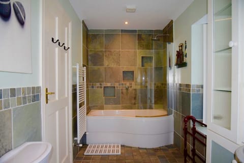 One of the three en suite bathrooms. There are also two other separate bathrooms