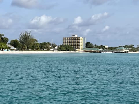 Beach nearby, sun loungers, beach towels