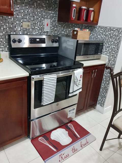 Fridge, oven, coffee/tea maker, electric kettle