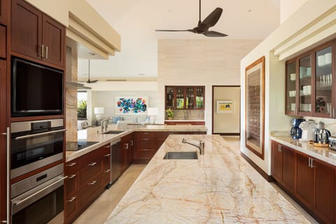 BEAUTIFUL CHEF'S KITCHEN WITH GRANITE AND UPSCALE APPLIANCES