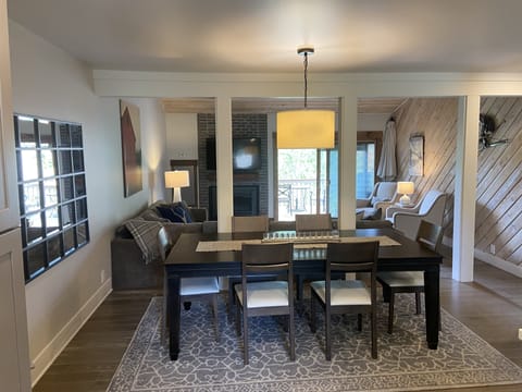 Dining Room: table seats 8 (extra chairs in office nook and master bedroom)
