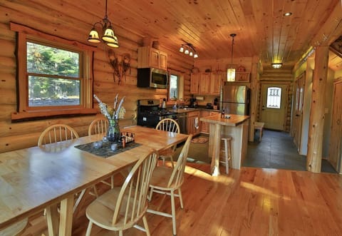Wilmington Range Chalet has a fully equipped kitchen for up to 6 persons