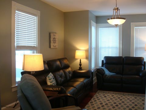 Livingroom with duel reclining sofa and loveseat