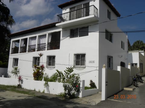 Over 4400sq feet, villa has loads of room for all. accomodate up to 16 people 