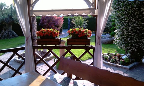  private garden in a residence with 2  pools, play area, surrouded by vineyards