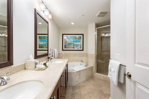 Bathtub, jetted tub, eco-friendly toiletries, towels