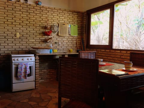 Fridge, oven, stovetop, coffee/tea maker