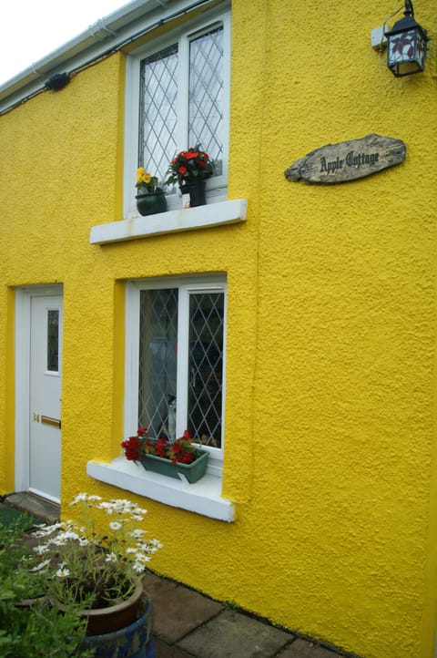 lovely stone one bedroom cottage