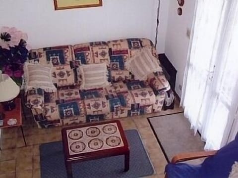 Table tennis, books, stereo