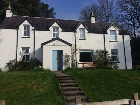 Lilybank looks across the mouth of the River Oich and onto Loch Ness
