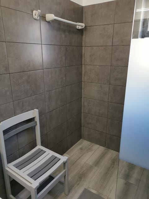 Combined shower/tub, hair dryer, towels, soap