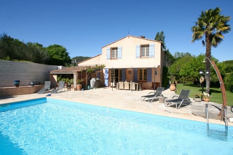 Heated swimming pool of 5 x 10 meters (apr - oct.)