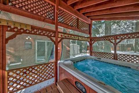 Indoor spa tub