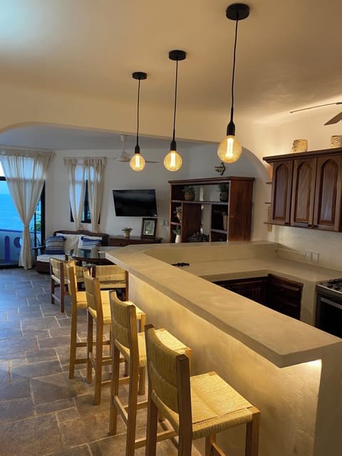 breakfast bar in kitchen area