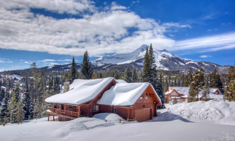 White Otter Cabin, Exterior