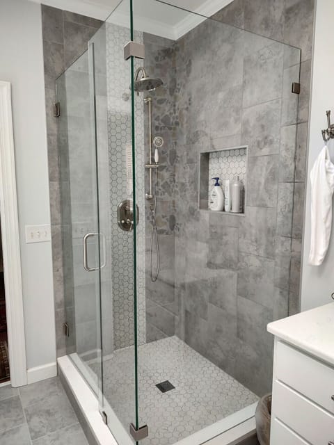 Shower, jetted tub, hair dryer, towels