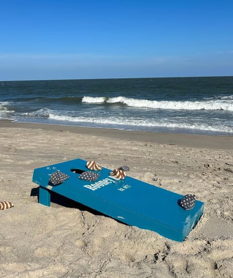 Beach nearby, sun loungers, beach towels