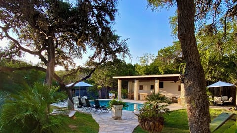AGAVE POINT - A completely private estate with mountain top views and walking distance to the river.