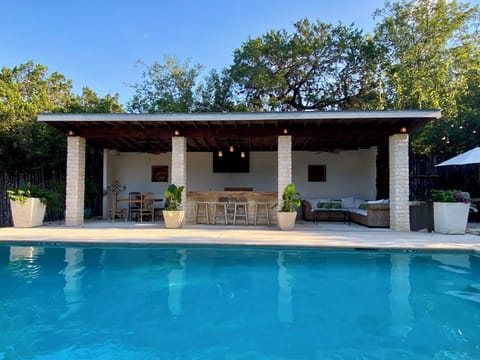 AGAVE POINT - The 40' Cabana's white rock pillars, bar, lounge, al fresco dining and poolside movies is exceptional.