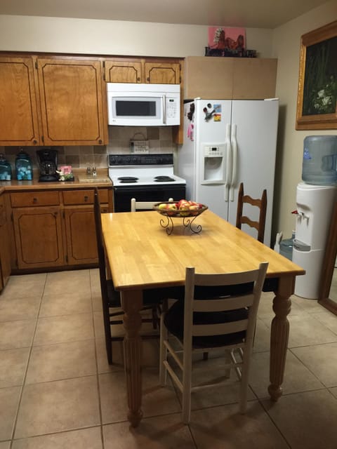 Full kitchen for cooking pleasure