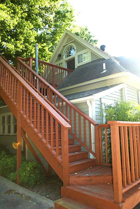 Private parking & stairs that lead right to the front door! 
