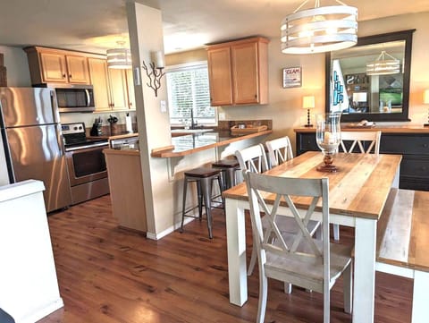 King bed with water views (and TV)