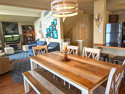 Nearby neighborhood pool in summer!