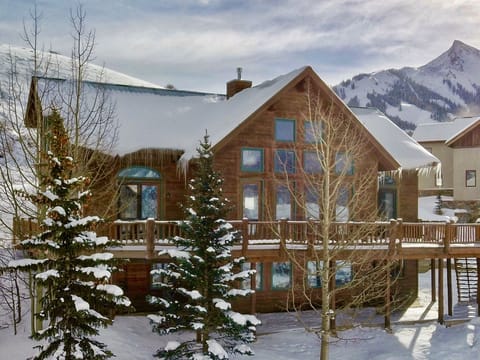 Three-story spacious house with gorgeous views