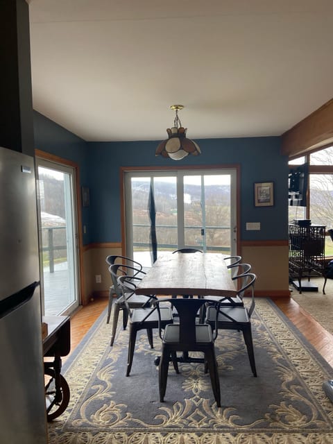 Main flood dining area off the kitchen and living room.