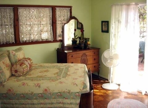 "Green" Bedroom w/ Double Bed, Antique Walnut Furniture & Tempur-Pedic Mattress