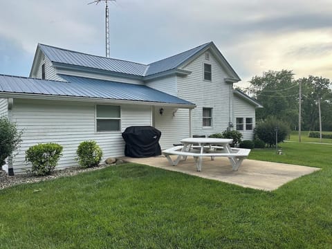 Outside patio with picnic area with gas grill
