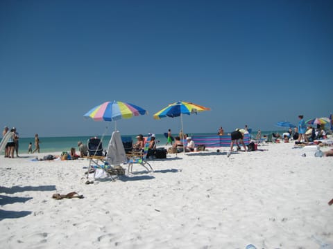 Beach nearby, sun loungers, beach towels